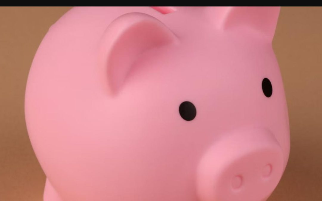 Pink piggy bank representing a UK Cash ISA savings account