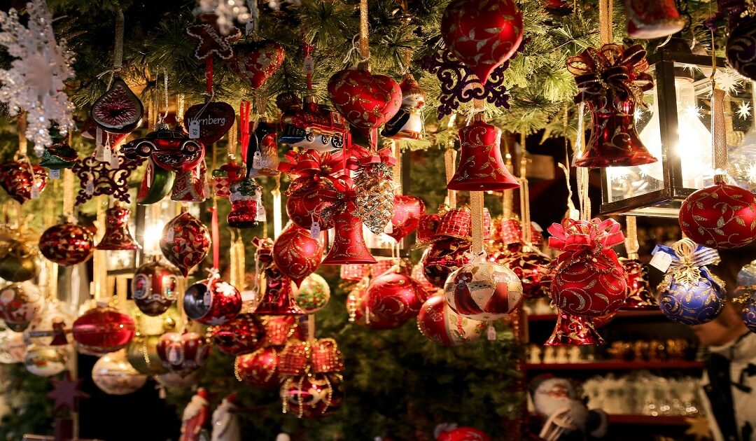 Christmas market stalls lit at dusk in front of Cologne Cathedral